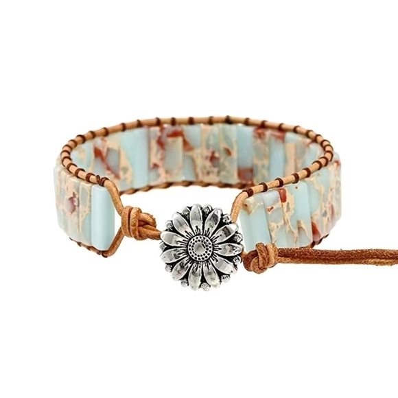 Square stone beaded bracelet flower detail - Picture 4 of 5